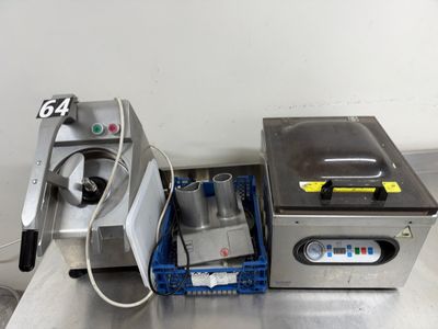 a machine that is sitting on a table next to another machine