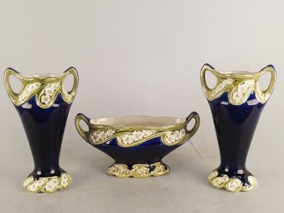 DE BRUYN FIVES-LILLE. Garniture de cheminée en barbotine, de… - Photo 1