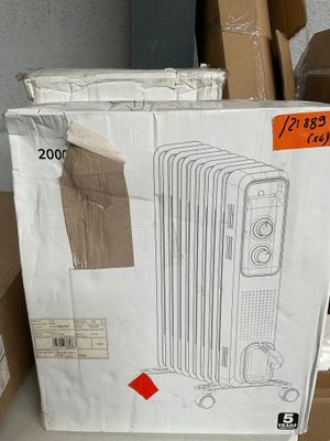 une boîte en carton sur laquelle est posé un radiateur
