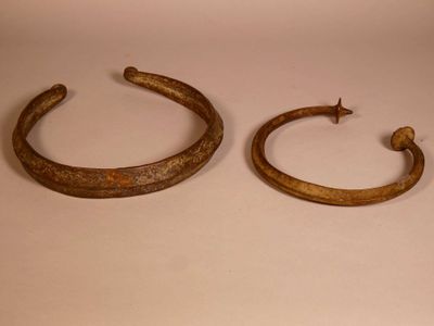 YOROUBA, Nigéria. Torque manille en bronze de belle forme ca…