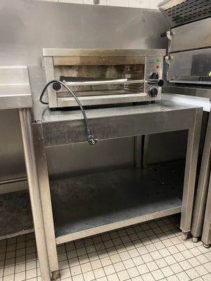 Petite table inox à tablette d’entrejambe. - Photo 1