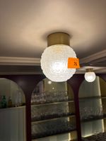 2 Plafonniers globe en verre, base couleur or, verre strié t… (photo 2)