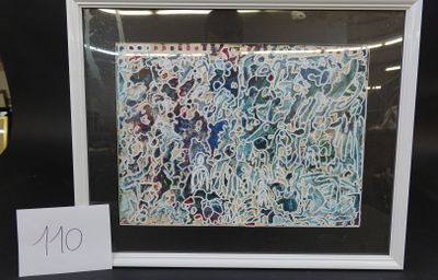 une image d'une image d'un tableau sur une table