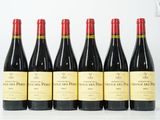 six bouteilles de vin rouge alignées