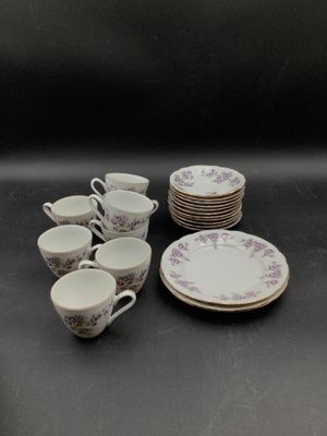 Ensemble de tasses, coupelles et assiettes à dessert à motif…
