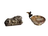un bol orné d'un oiseau à côté d'un autre bol orné d'un oiseau