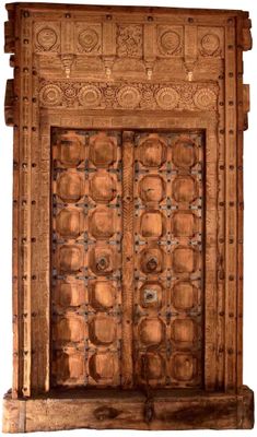 Inde, Panjab, Lahore. Porte à deux vantaux en bois richement…