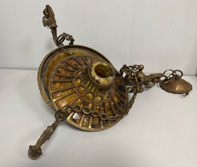 bougeoir ancien plaqué laiton, orné d’un motif décoratif