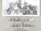 un plateau blanc contenant tout un tas d'objets métalliques