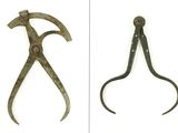 two pictures of a pair of pliers sitting next to each other