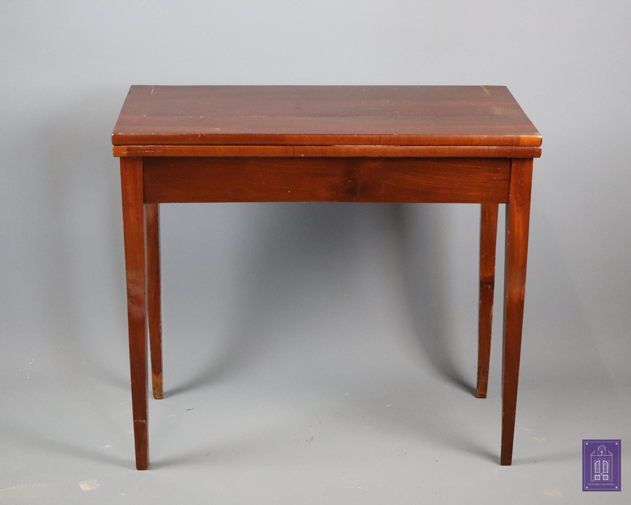 Table à jeux portefeuille en placage d'acajou, l'intérieur r…