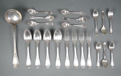 Partie de ménagère en métal argenté à décor rocaille compren…