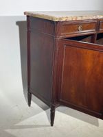 Enfilade en placage d'acajou mouluré ouvrant par trois porte… (photo 3)
