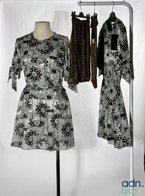Lot de 4 vêtements contenant deux robes et deux jupes - THE …