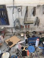 Contenu de l'établi meuleuses pneumatique,outillages de carr… (photo 3)