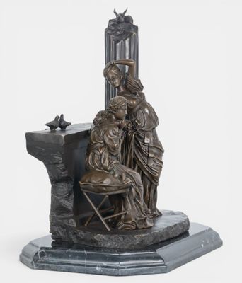 statue représentant une femme assise sur une chaise, avec un homme agenouillé à ses côtés