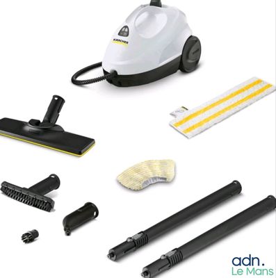 gros plan d'un aspirateur sur fond blanc