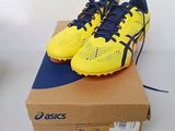 asics gelb yellow and blue running shoes on a box
