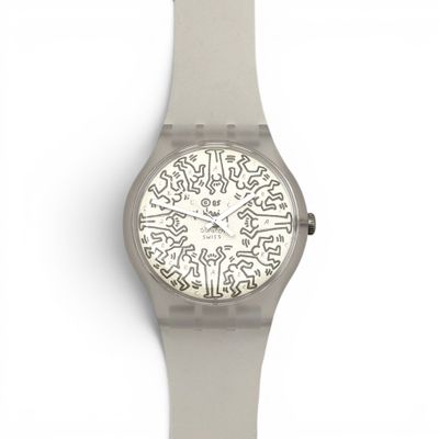 une image représentant une montre-bracelet avec un cadran blanc orné d'un motif