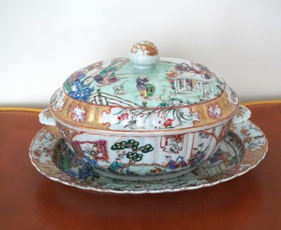 a bowl with a lid on a plate on a table