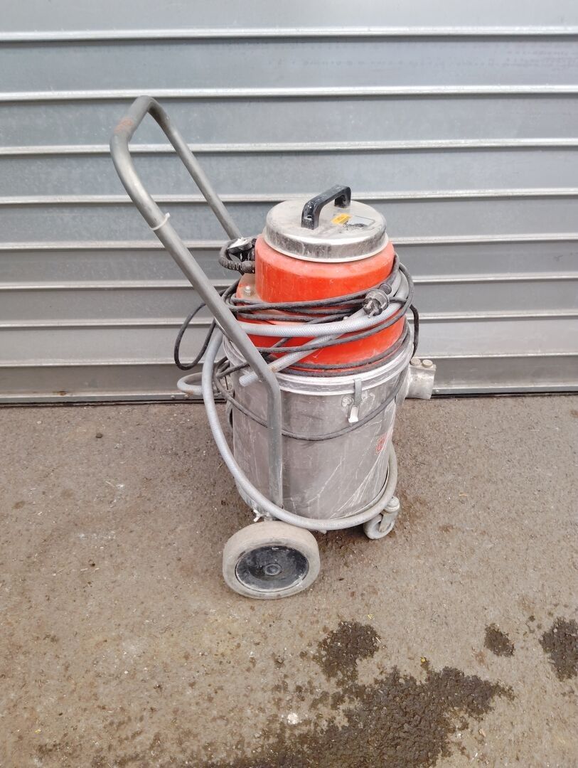Aspirateur recycleur d'eau HUSQVARNA W250P
