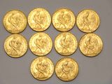 six souverains d'or sont disposés en cercle sur une surface grise