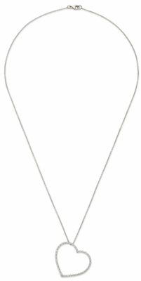 un collier en argent avec un pendentif en forme de cœur au bout d'une chaîne
