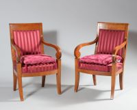 Paire de fauteuils en merisier, les accotoirs terminés en cr… (photo 4)
