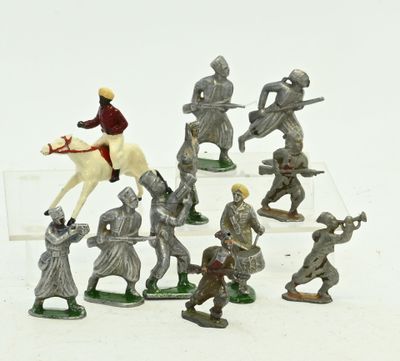 QUIRALU et divers 11 soldats en aluminium et en plomb : - Photo 1