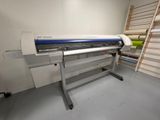 une grande machine installée dans une pièce