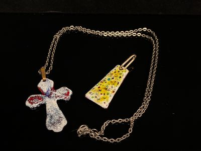 Atelier REGERAT Limoges - Lot de deux pendentifs en émail do…