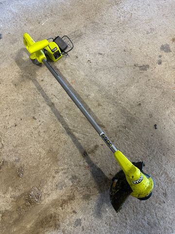 Coupe bordure Ryobi avec batterie et chargeur (fonctionne)