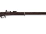 un fusil avec un canon en bois sur fond blanc