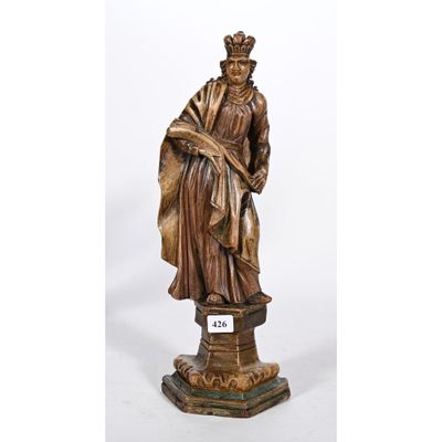 une statue en bronze représentant une femme coiffée d'une couronne