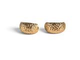 Ces boucles d'oreilles plaquées or sont conçues pour ressembler à un coquillage