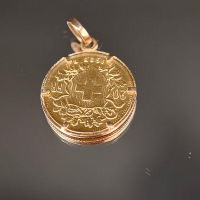 une image représentant une pièce d'or sur laquelle figure l'effigie d'un navire