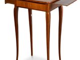 l'image d'une petite table avec un tiroir en dessous