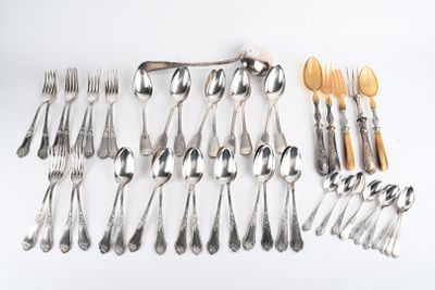 ménagère de couverts en métal argenté style Louis XV compren… - Photo 1