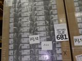 de nombreux cartons empilés sur une palette