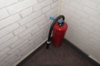 SUR DESIGNATION : Un lot de divers petits meubles (tablette … (photo 4)