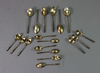 a lot of spoons and spoon spoons on the table