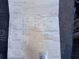 une photo d'un ticket de caisse posé sur le siège d'une voiture