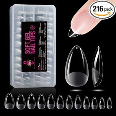 un gros plan sur une boîte de faux ongles et une boîte d'ongles