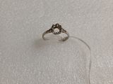 bague en argent sterling ornée d'un motif floral sur l'anneau
