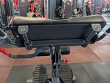a machine that is sitting in the middle of a gym