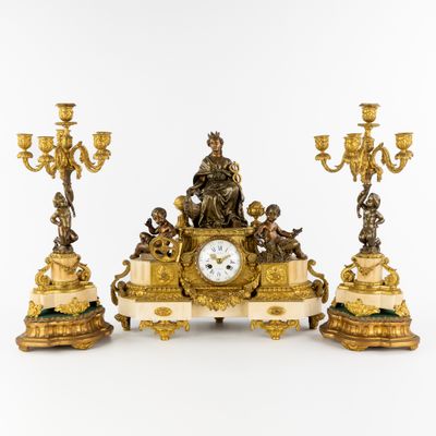 Pendule et candélabre à trois pièces, en bronze doré monté s…