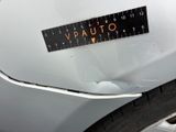 a sticker that says vauto on the side of a car