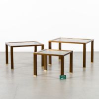Ensemble de trois tables gigognes ou d'appoint, en métal dor… (photo 2)