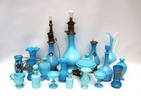 Ensemble de bibelots dépareillés en verre opalin bleu compre… (photo 2)