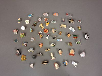 a lot of pins that are on a table